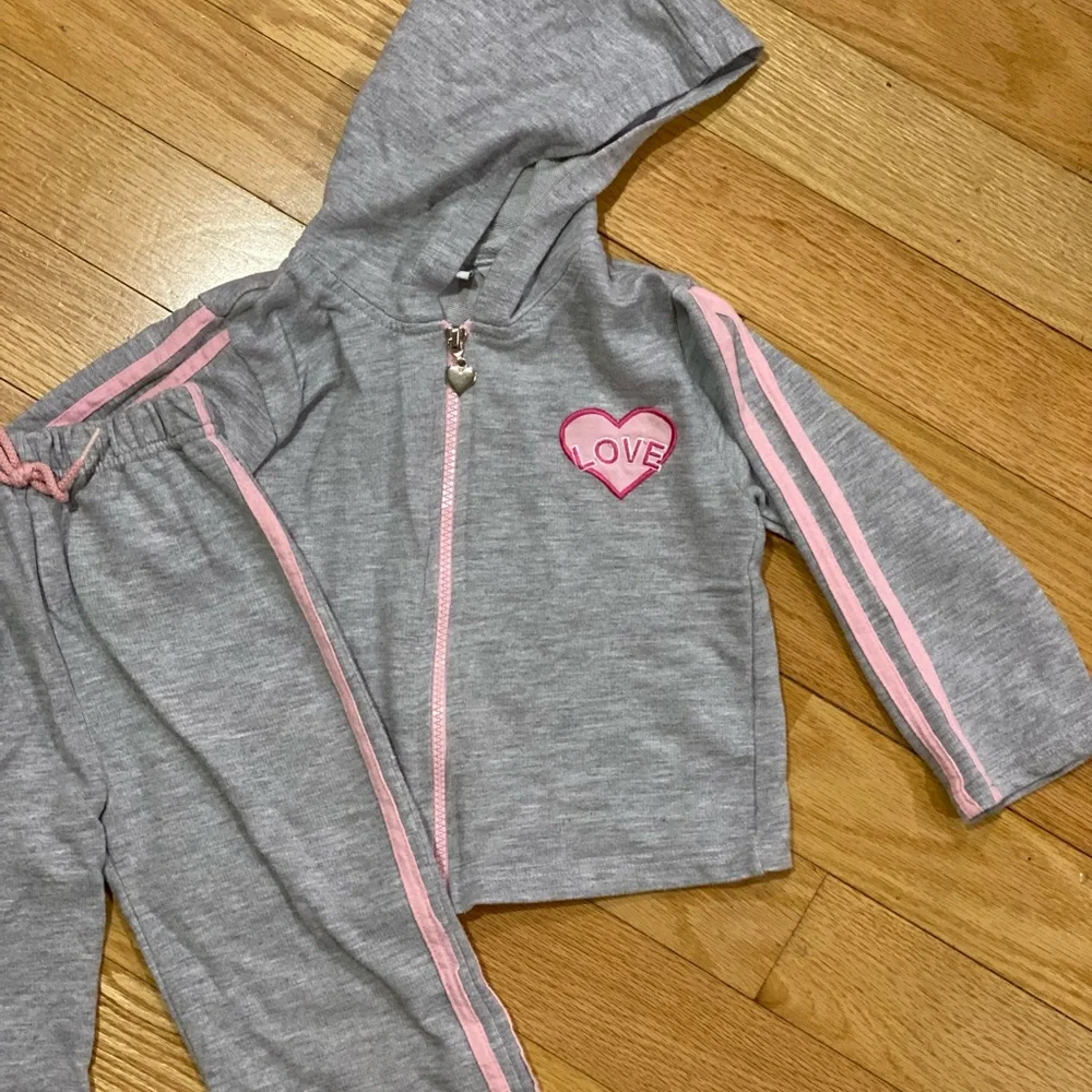 Parisian Grey/Gray Pink Jogging Suit Size 4